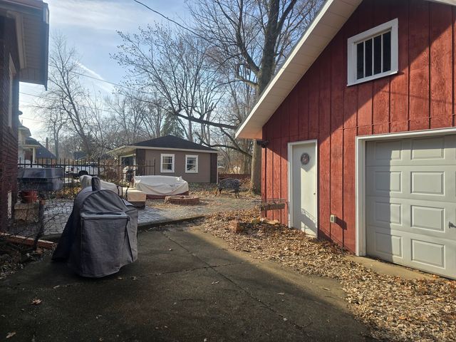 1416 N Clinton Boulevard, Bloomington, IL 61701