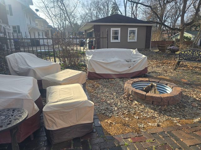 1416 N Clinton Boulevard, Bloomington, IL 61701