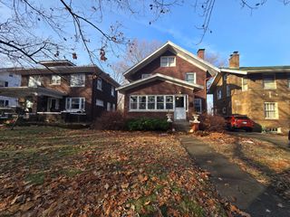 1416 N Clinton Boulevard, Bloomington, IL 61701