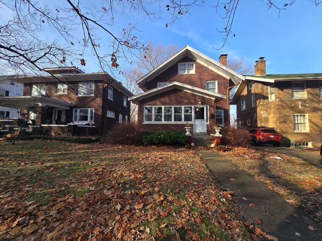 1416 N Clinton Boulevard, Bloomington, IL 61701