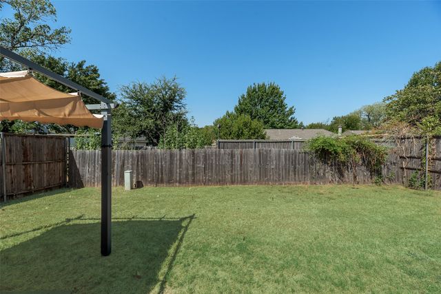 303 Texas Drive, Lake Dallas, TX 75065