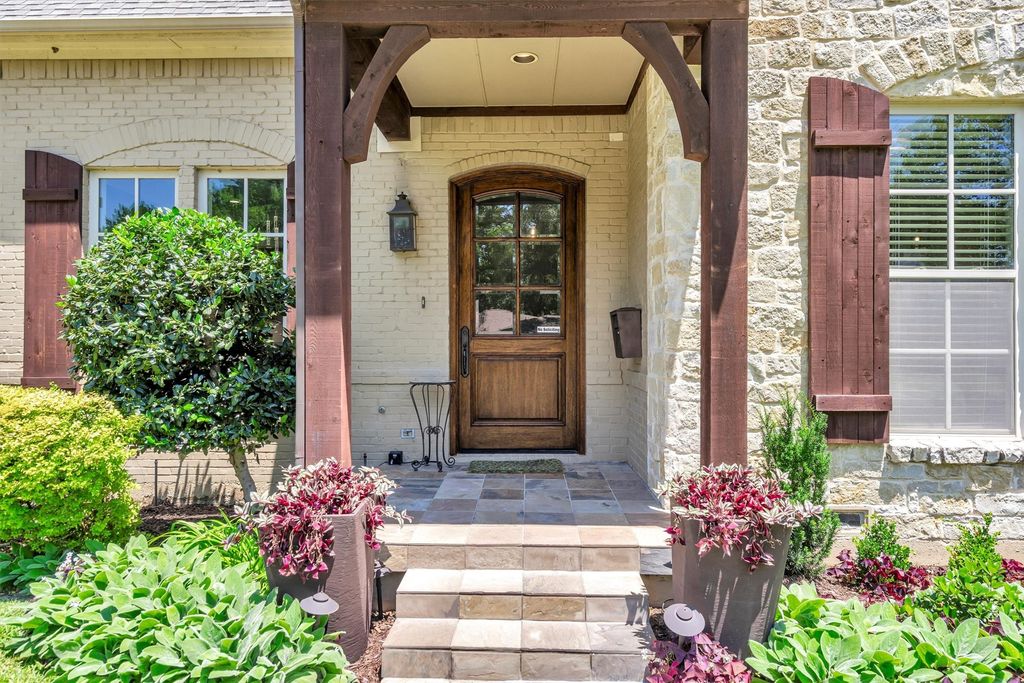 6811 Deloache Avenue, Dallas, TX 75225