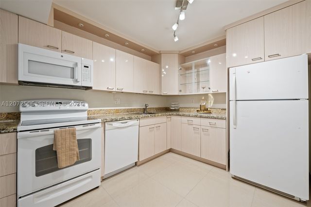 1833 S Ocean Dr 809, Hallandale Beach, FL 33009