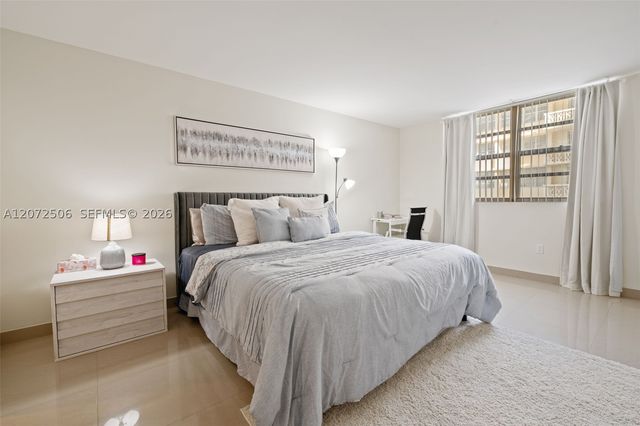 1833 S Ocean Dr 809, Hallandale Beach, FL 33009