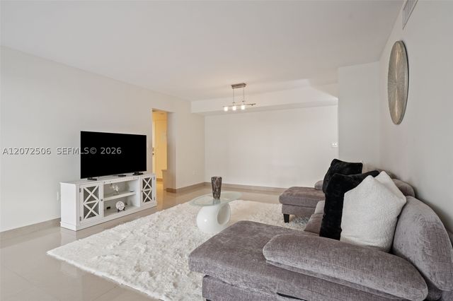 1833 S Ocean Dr 809, Hallandale Beach, FL 33009