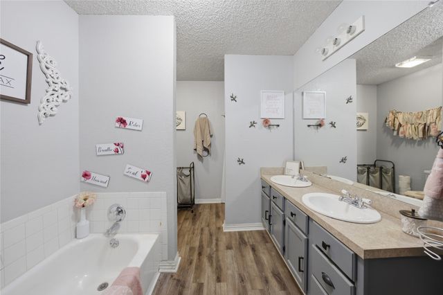 236 Seacraft Drive, Gun Barrel City, TX 75156