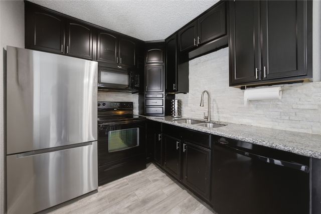 236 Seacraft Drive, Gun Barrel City, TX 75156