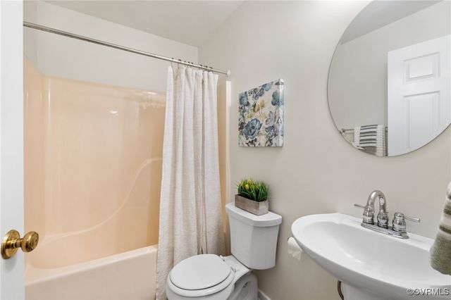 10924 Sunset Hills Dr, North Chesterfield, VA 23236
