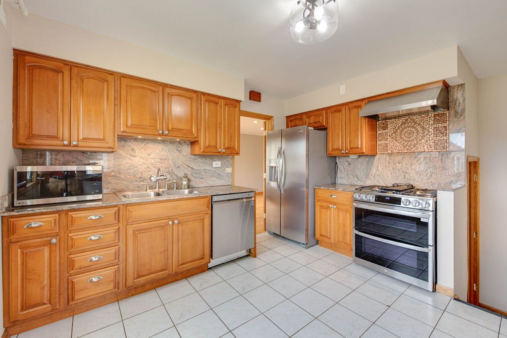 2574 Rhodes Avenue, River Grove, IL 60171 — photo 5