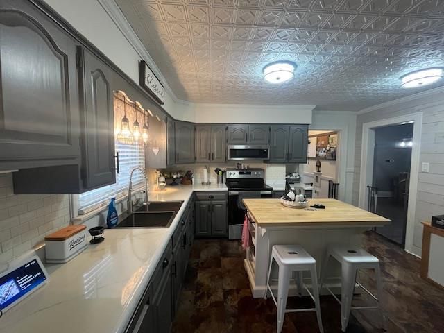 1613 17TH AVENUE, Menominee, MI 49858