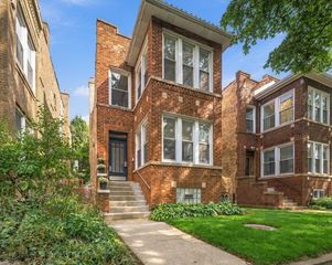 6449 N Lakewood Avenue, Chicago, IL 60626
