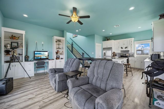 1042 N Margaret Road, Gilchrist, TX 77617
