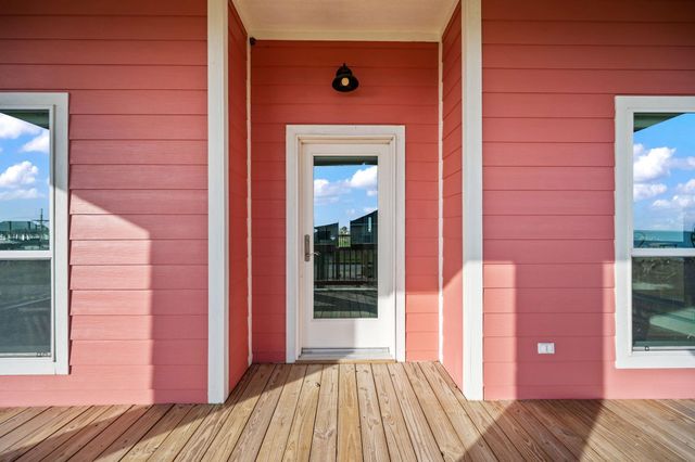 1042 N Margaret Road, Gilchrist, TX 77617