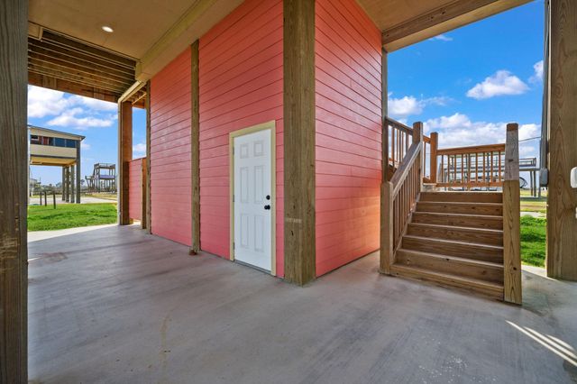 1042 N Margaret Road, Gilchrist, TX 77617