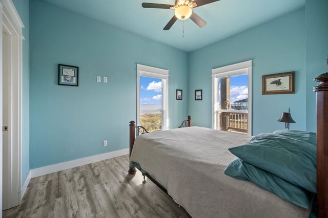 1042 N Margaret Road, Gilchrist, TX 77617