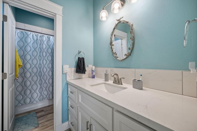 1042 N Margaret Road, Gilchrist, TX 77617