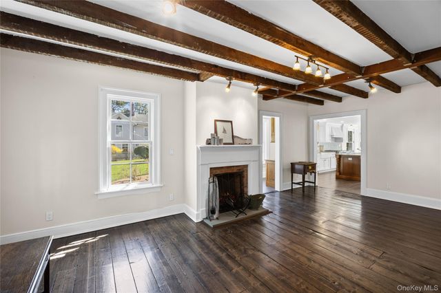 8 Terrell Lane, Stony Brook, NY 11790