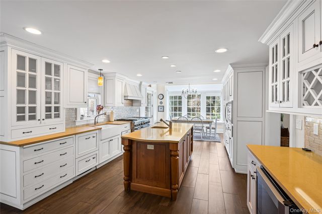 8 Terrell Lane, Stony Brook, NY 11790