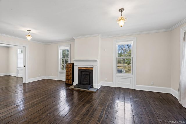 8 Terrell Lane, Stony Brook, NY 11790