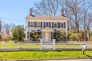 8 Terrell Lane, Stony Brook, NY 11790
