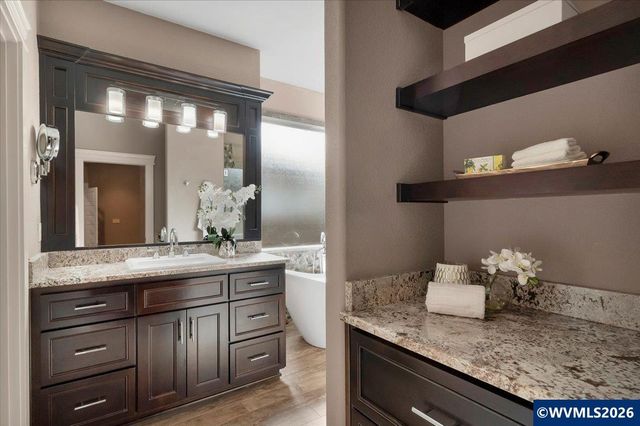 2074 Celeen Av SE, Salem, OR 97302