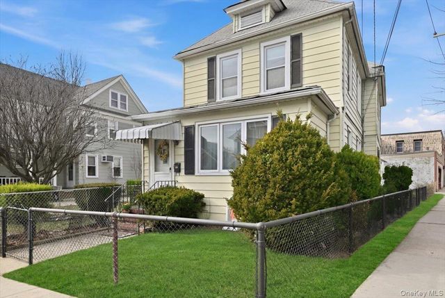 51 W Hitchcock Avenue, Floral Park, NY 11001