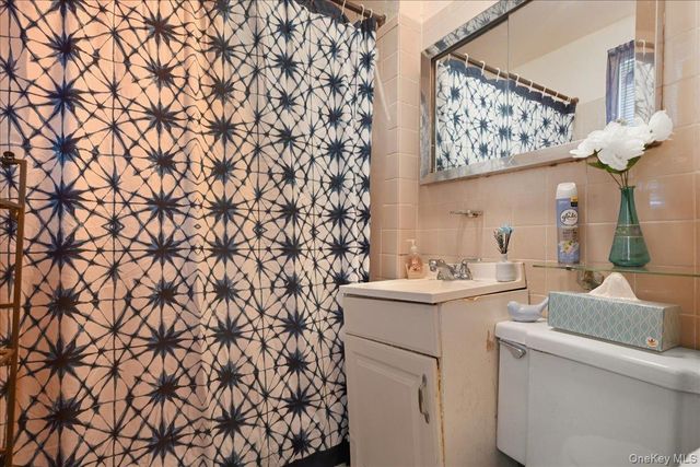 51 W Hitchcock Avenue, Floral Park, NY 11001