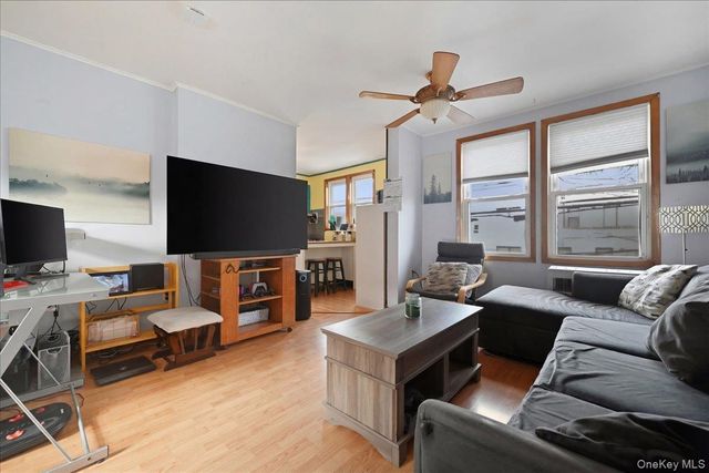 51 W Hitchcock Avenue, Floral Park, NY 11001