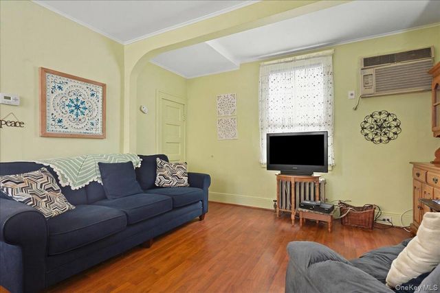 51 W Hitchcock Avenue, Floral Park, NY 11001