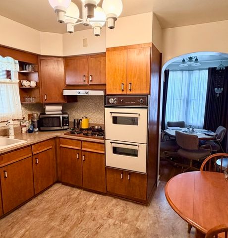 8149 S Vernon Avenue, Chicago, IL 60619