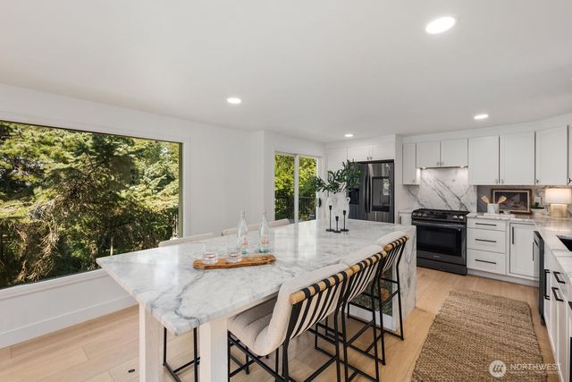 3642 37th Avenue W, Seattle, WA 98199