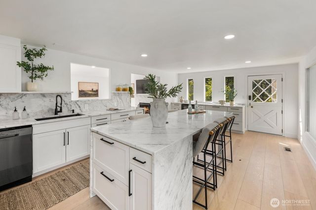 3642 37th Avenue W, Seattle, WA 98199
