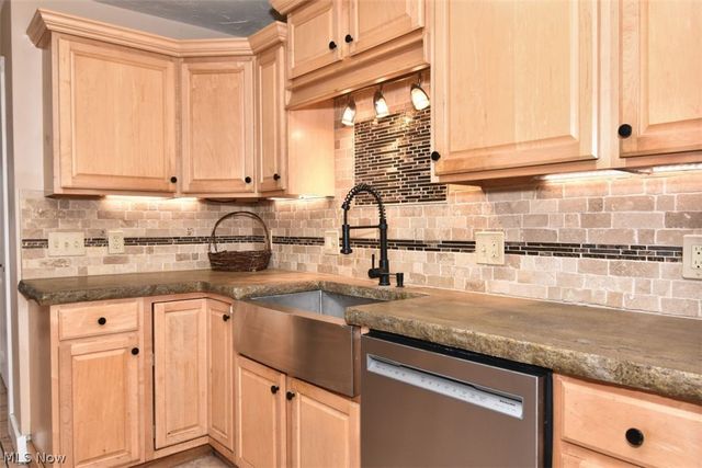 8803 Evergreen Drive, Mentor, OH 44060