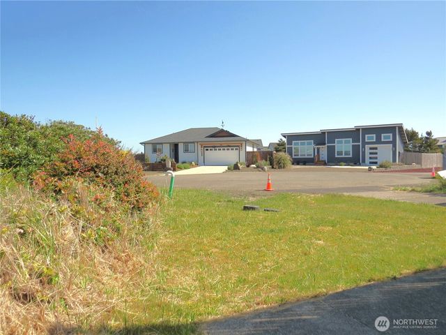 1080 Greenview Court SW, Ocean Shores, WA 98569