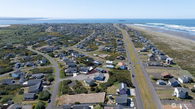 1080 Greenview Court SW, Ocean Shores, WA 98569