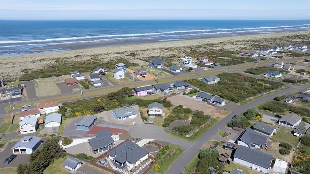 1080 Greenview Court SW, Ocean Shores, WA 98569