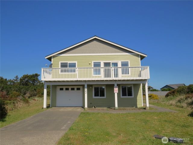 1080 Greenview Court SW, Ocean Shores, WA 98569