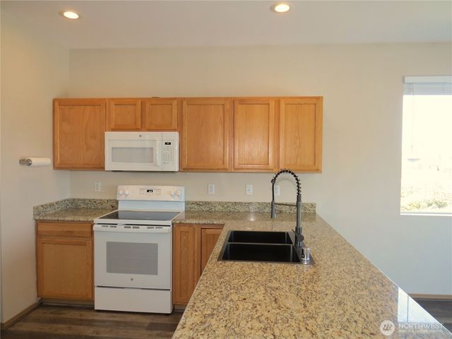 1080 Greenview Court SW, Ocean Shores, WA 98569