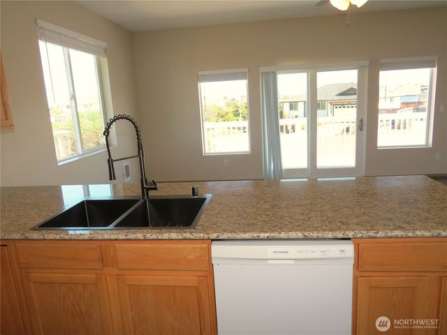 1080 Greenview Court SW, Ocean Shores, WA 98569