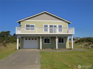 1080 Greenview Court SW, Ocean Shores, WA 98569
