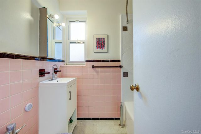 125-05 84th Avenue 6G, Kew Gardens, NY 11415