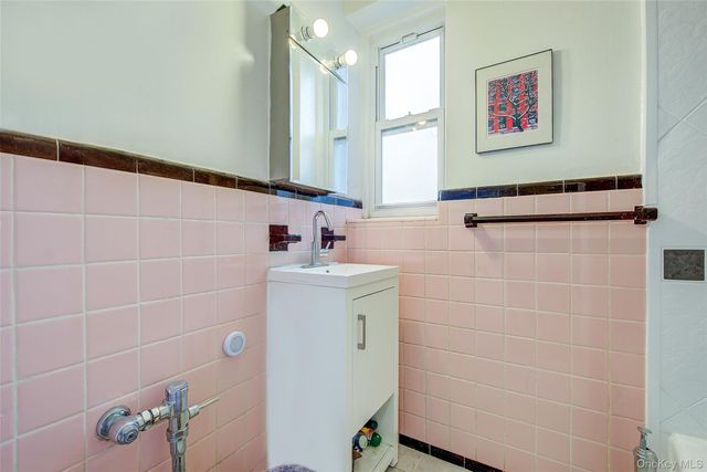 125-05 84th Avenue 6G, Kew Gardens, NY 11415