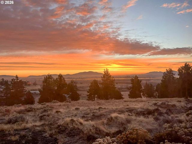 6710 JAKE Rd, Klamath Falls, OR 97601