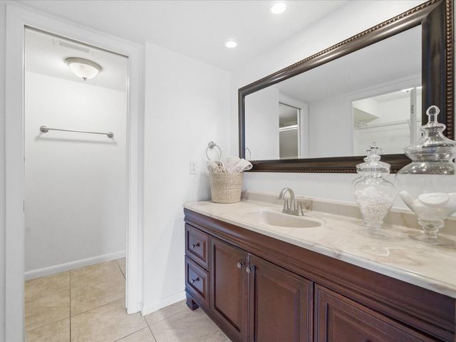 13626 GREENFIELD DRIVE 401, Tampa, FL 33618