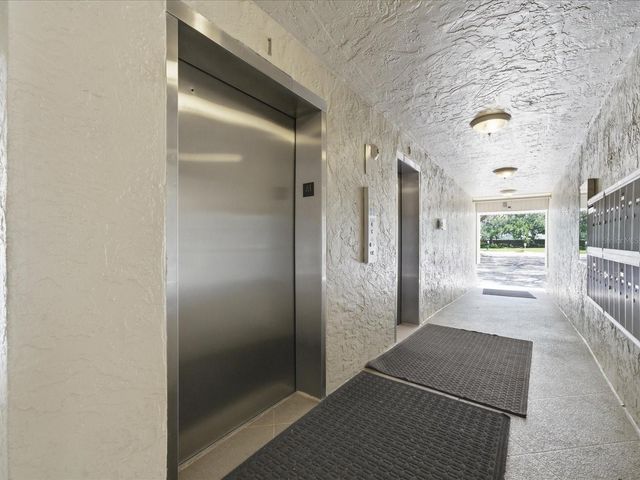 13626 GREENFIELD DRIVE 401, Tampa, FL 33618