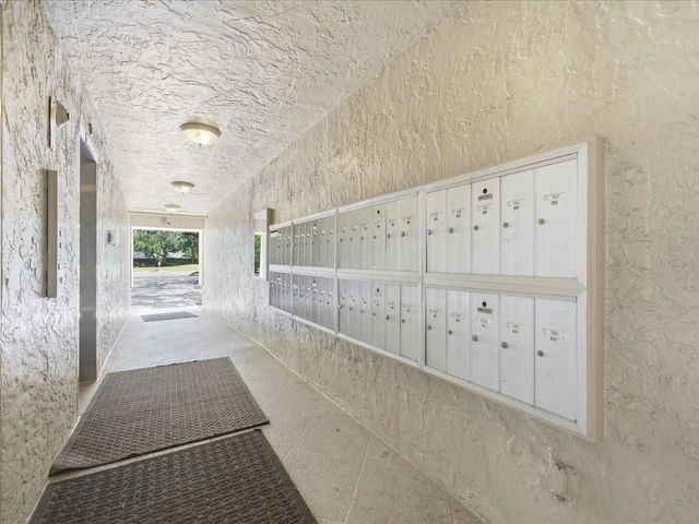 13626 GREENFIELD DRIVE 401, Tampa, FL 33618