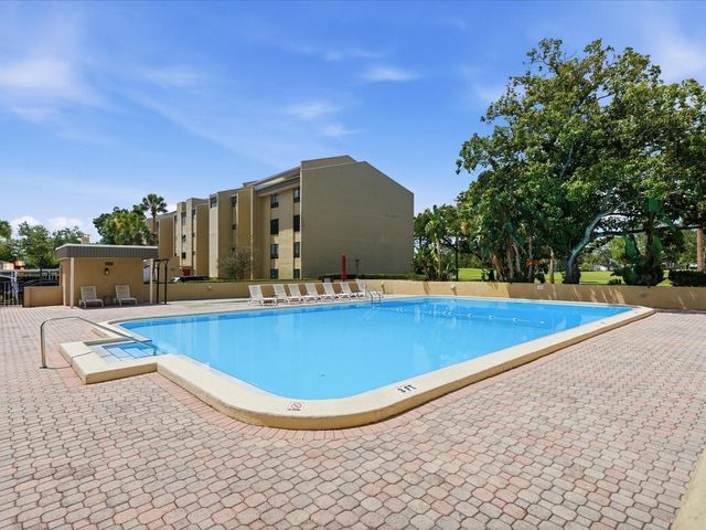 13626 GREENFIELD DRIVE 401, Tampa, FL 33618