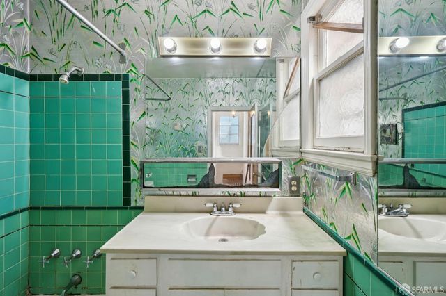 715 Lakeview Avenue, San Francisco, CA 94112