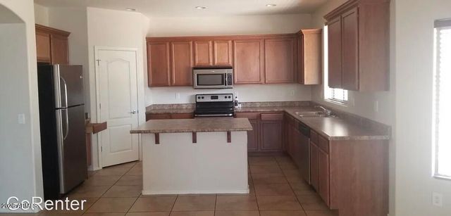 3725 W SAINT ANNE Avenue, Phoenix, AZ 85041