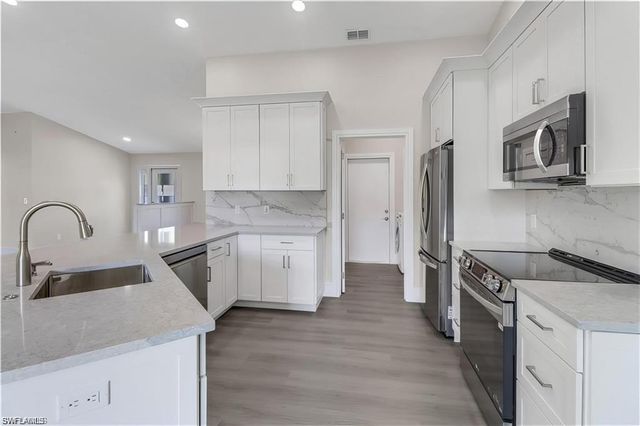 270 Madison DR, Naples, FL 34110